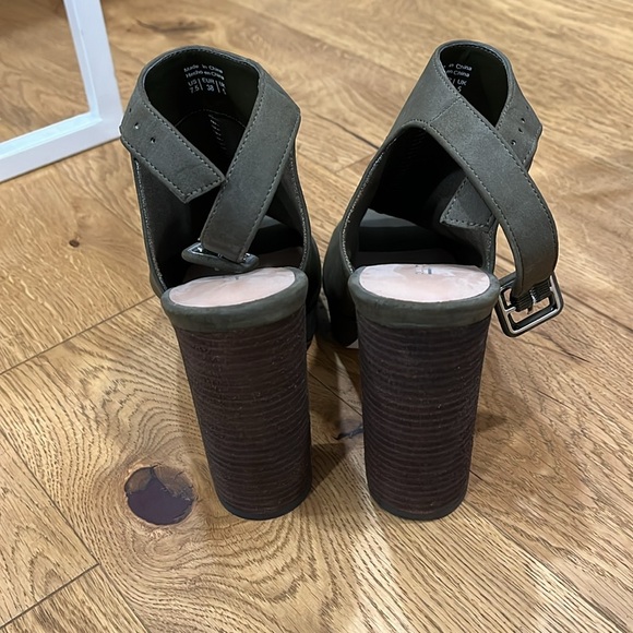 Call it spring high heel - Picture 3 of 4